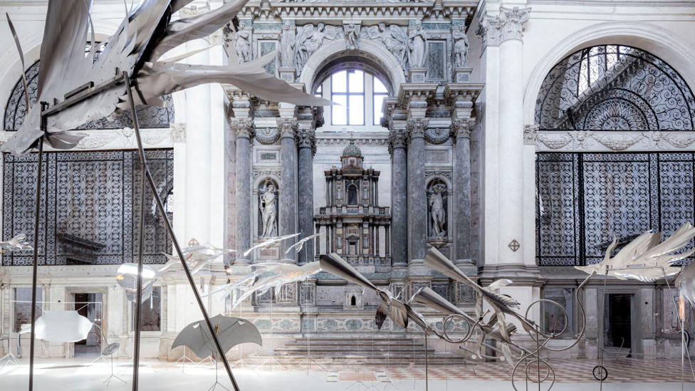 Инсталляция берлинских художников в венецианской церкви