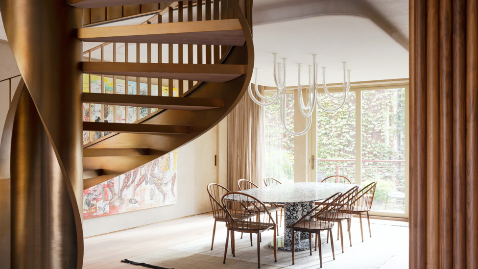 Studio Razavi Architecture: трехэтажный пентхаус с винтовой лестницей в Сохо