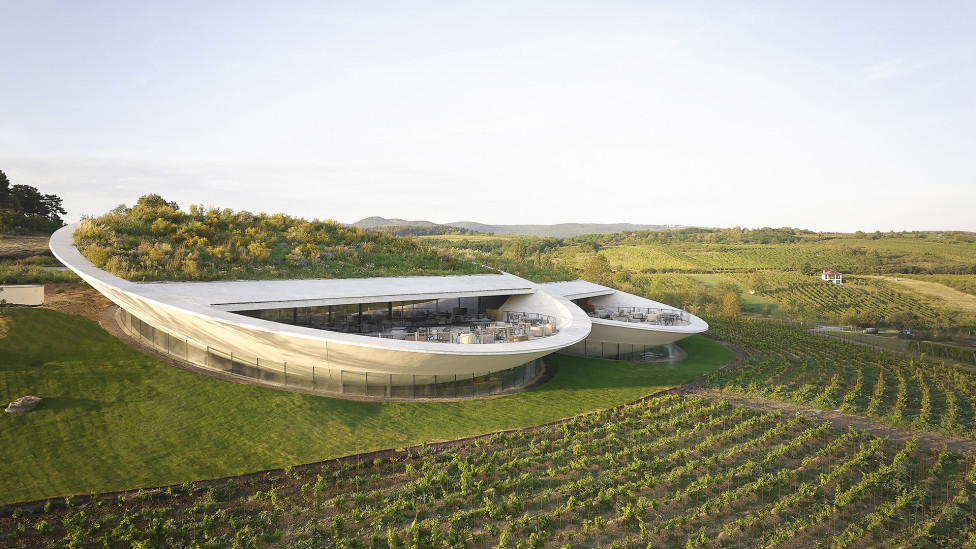 Футуристичная винодельня Sauska Tokaj в Венгрии: экологичный проект BORD Architectural Studio