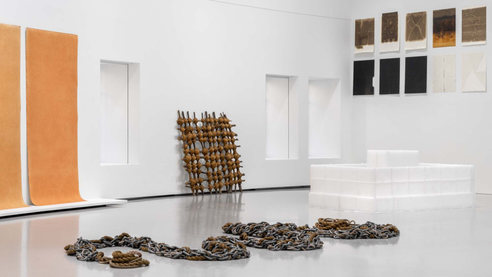 Minimal в Bourse de Commerce: с чем работает искусство радикальной чистоты формы и замысла