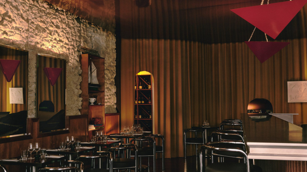 Ресторан и винный бар в Марселе с отсылками к эстетике 1970-х