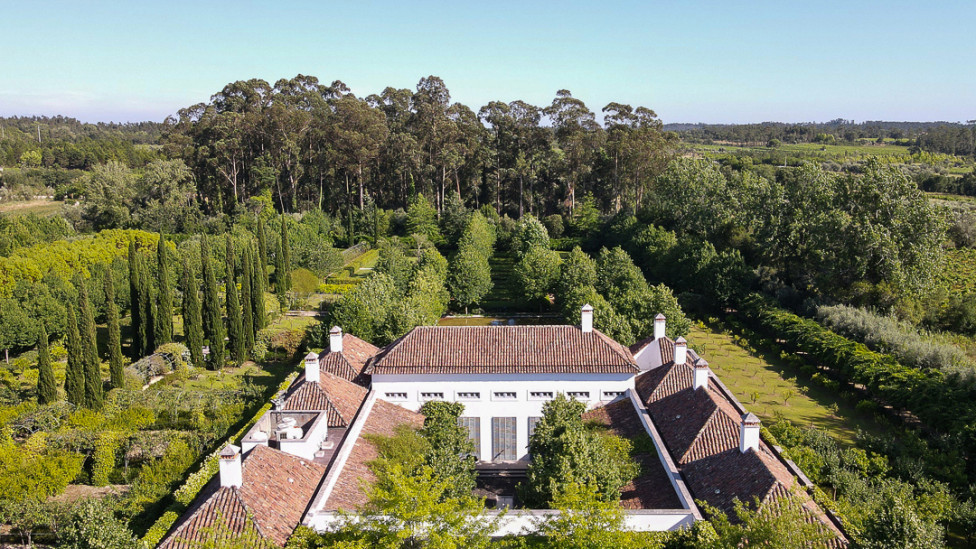 Португальское поместье с садами и библиотекой выставлено на продажу